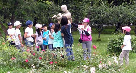 札幌彫刻美術館友の会による清掃会